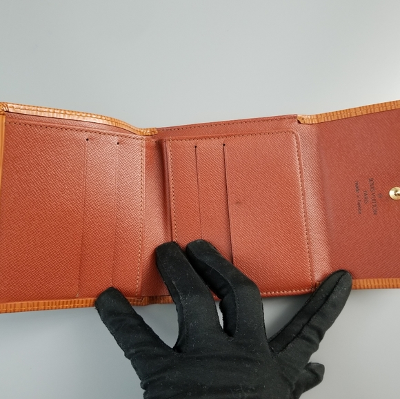 LOUIS VUITTON Classic Elise Men's Epi Bifold Wallet - Picture 5 of 16